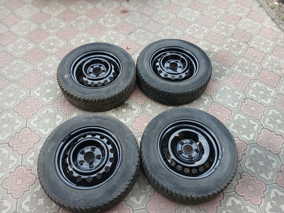 Продам зимнюю резину с дисками R15