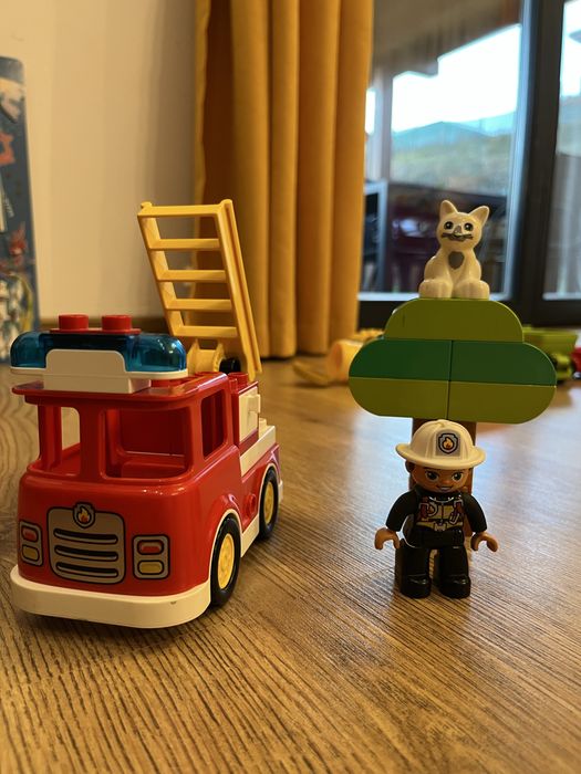 LEGO DUPLO - Camion de pompieri 10901, 21 piese