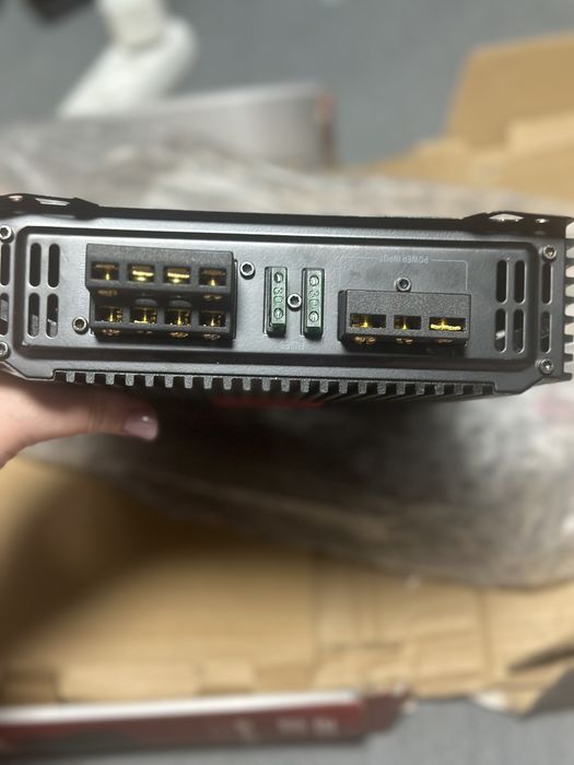 Продам усилитель новый