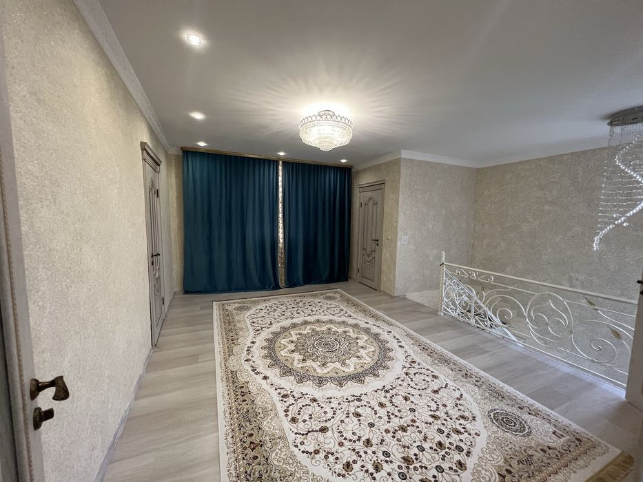 Продам двухэтажный коттедж