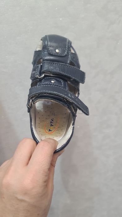 Продам сандалии детские