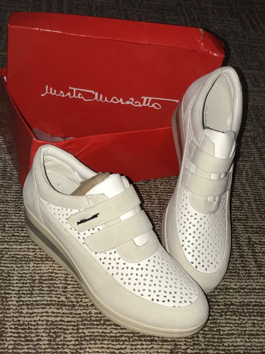 Adidasi noi cumparati din Italia