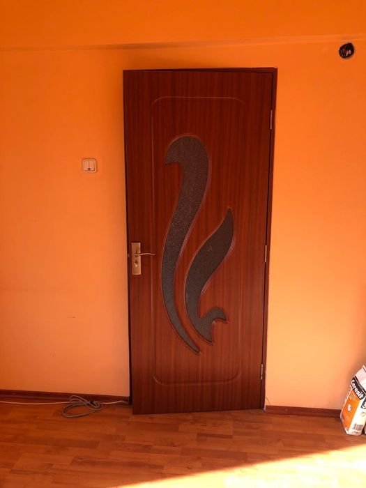 3 usi de interior in stare foarte bunaa