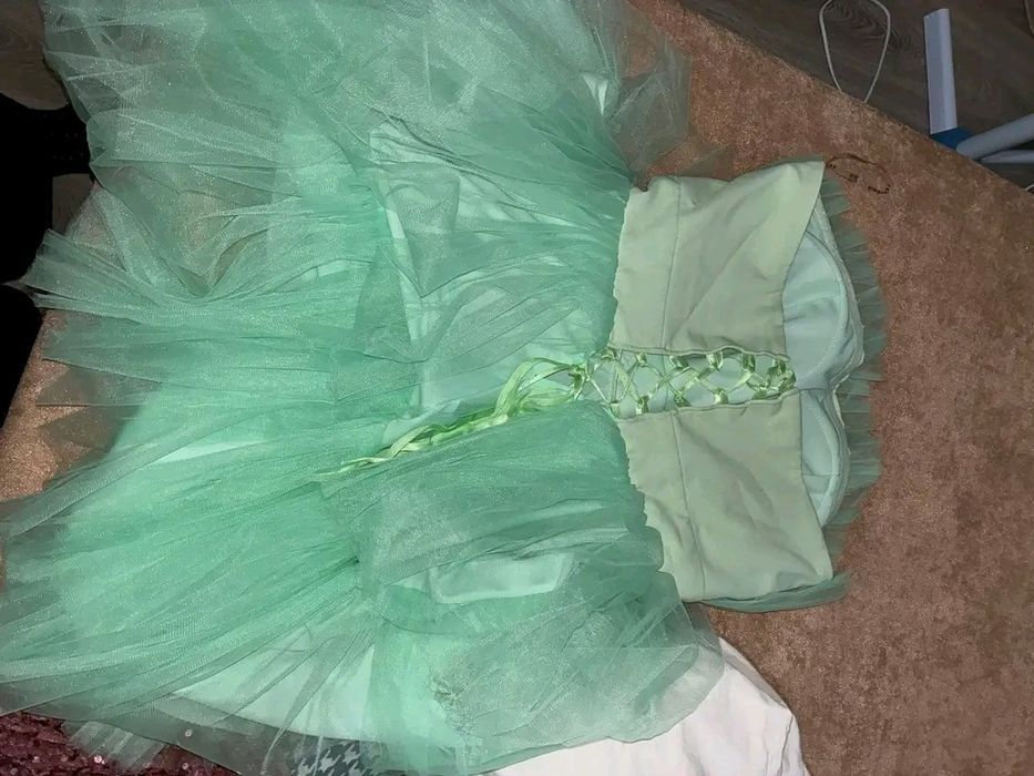 Продават се рокли!