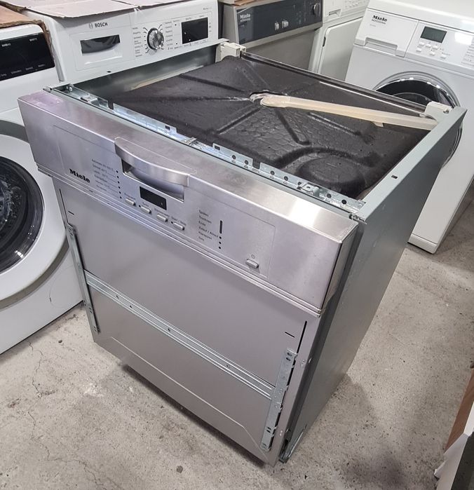 Съдомиялна за пълно вграждане Miele G4300i A+