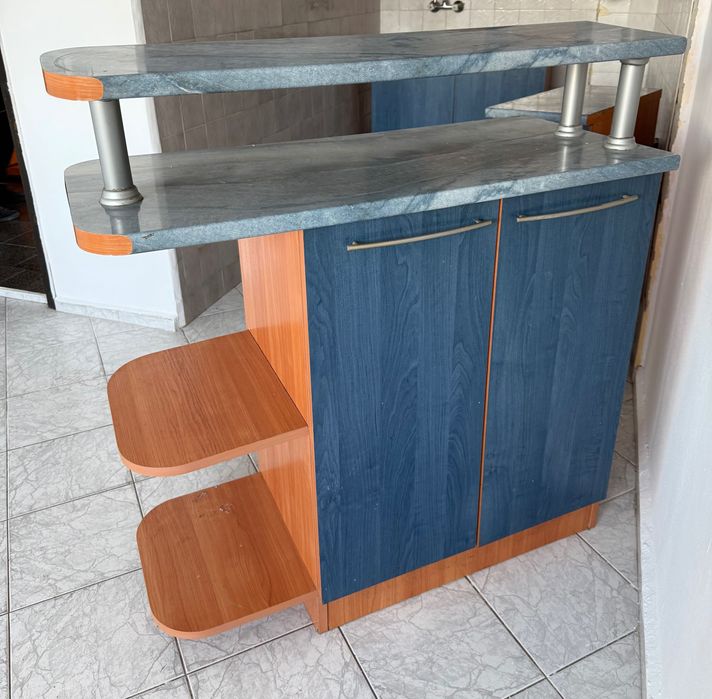 Гардероб с огледало и чекмеджета за антре