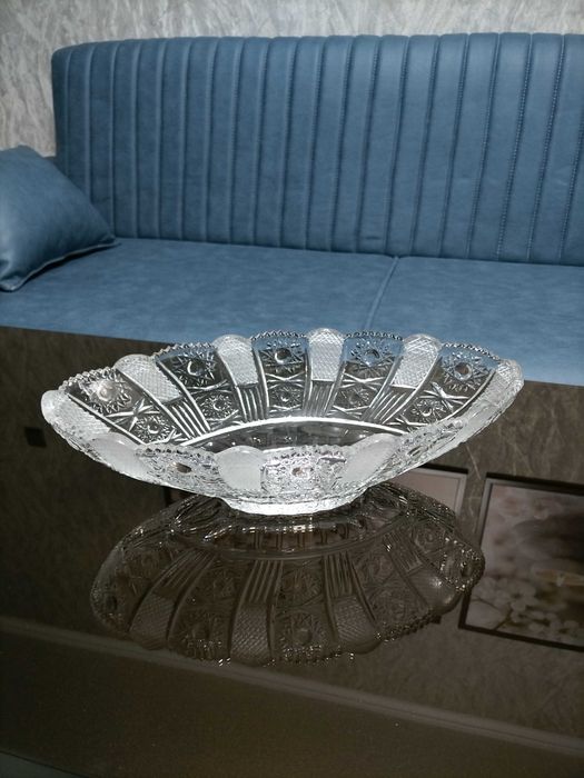 продаю недорого хрустальные вазы