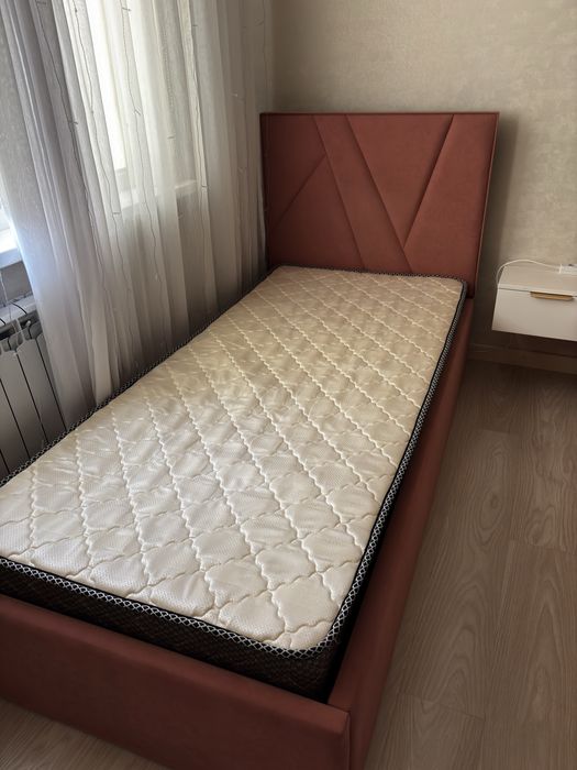 кровать односпальный с матрасом