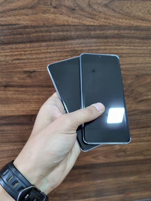 Samsung Galaxy S20 5G. OzU 12/128 GB. Snapdragon 865. Imeka o'tkan