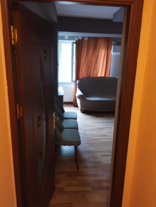 Apartament cu doua camere de inchiriat (piata Războieni)