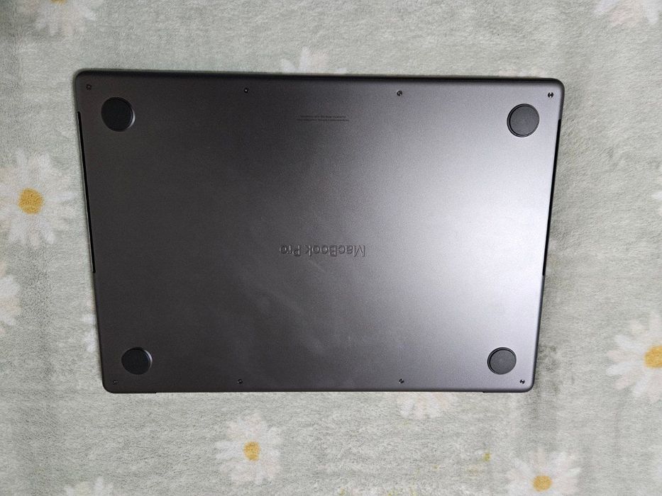 MacBook Pro M3 Pro 14 dyum spaceblack (18GB/512GB) full box sotiladi