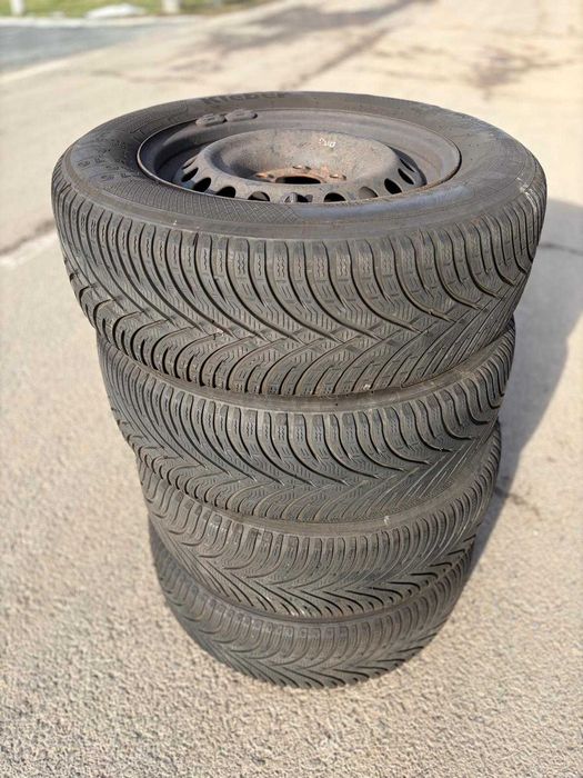 Set 4 jante otel cu anvelope iarna Renault Kadjar 215 65 R16