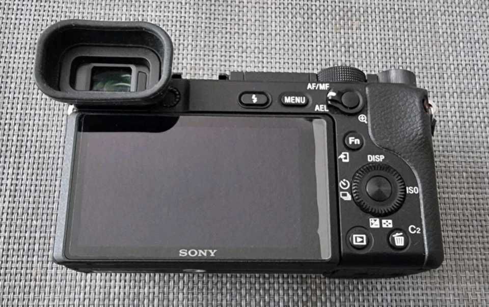 Безогледална камера Sony a6400