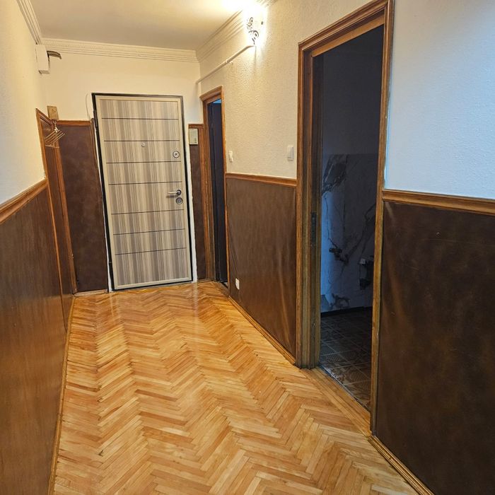 Inchiriez apartament 2 camere nemobilat