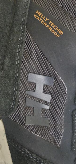 Зимни обувки висок клас водоустойчиви и топлоустойчиви Helly Hansen 43