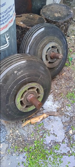 Самолетни гуми 2 бр.