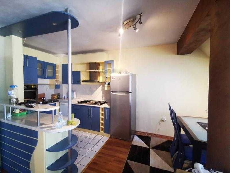 Тристаен апартамент срещу хотел България!