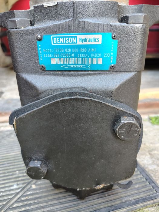 Vând pompa hidraulica industriala  denison noua.