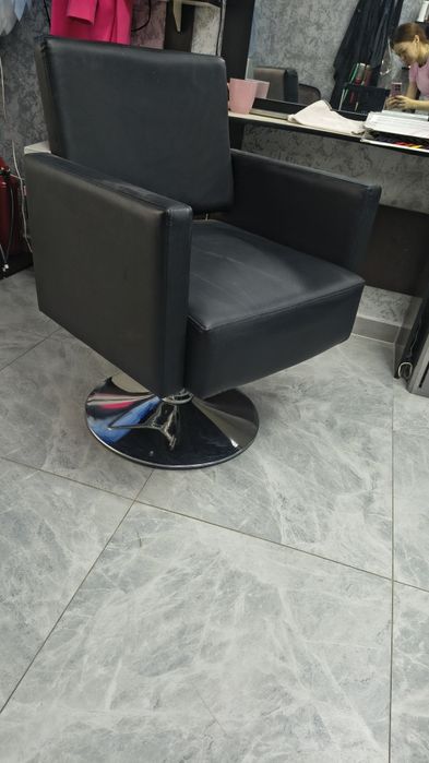 Продам парикмахерское кресло