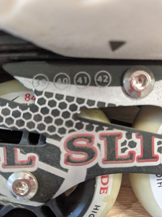 Роликовые коньки