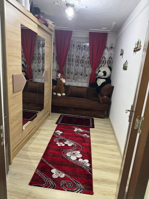 Vând apartament decomandat cu 3 camere cu suprafața utilă de 56,59 m.p și balcon de 3,42 m.p