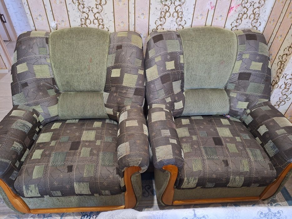 Срочно продается диван и кресло