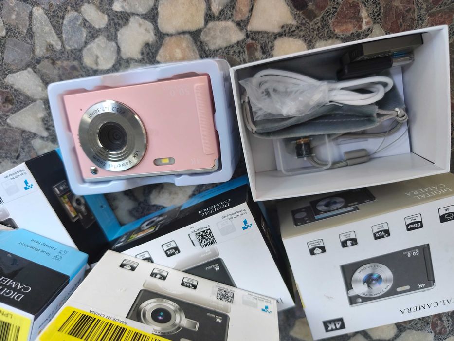Чисто нов 4K 50MP фотоапарат Автофокус, 32GB карта, 2 батерии, черен..