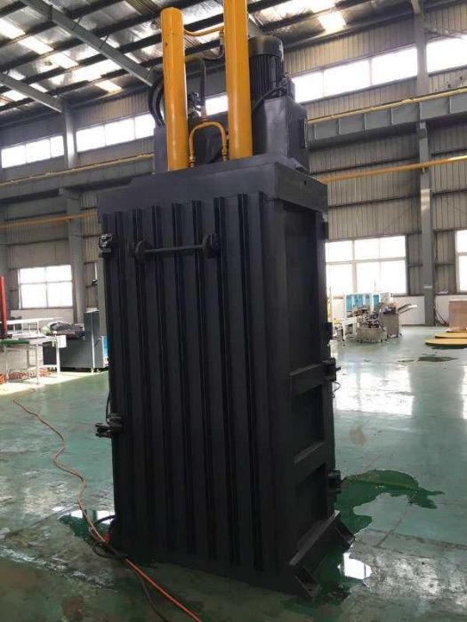 Гидравлический пресс для макулатуры, пэт бутылок и другого вторсырья