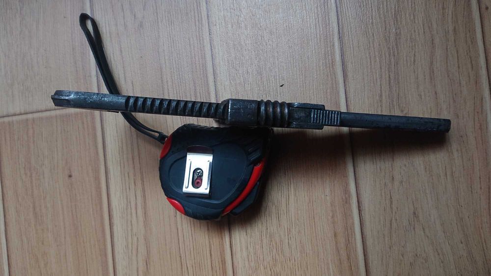 Раздвижен (водопроводен) ключ.