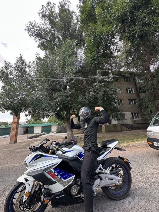 Мотоцикл 400 куб
