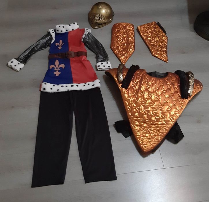 Costum de soldat , print si politist