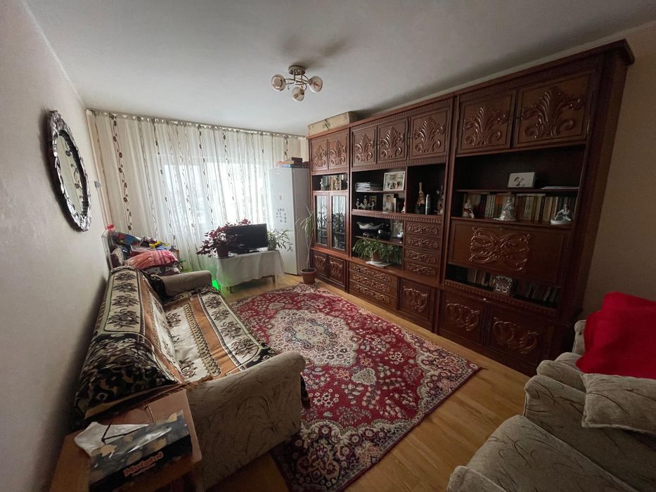 Apartament 3 camere vânzare Costesti
