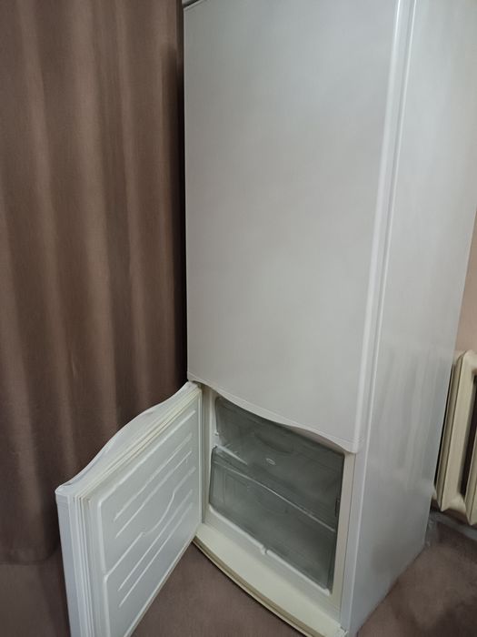 Продается двух камерный холодильник