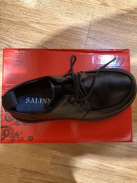 Продам туфли школьные