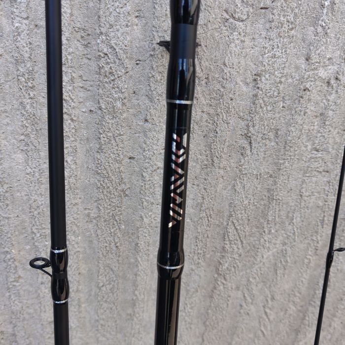 Vând feeder daiwa+mulineta daiwa