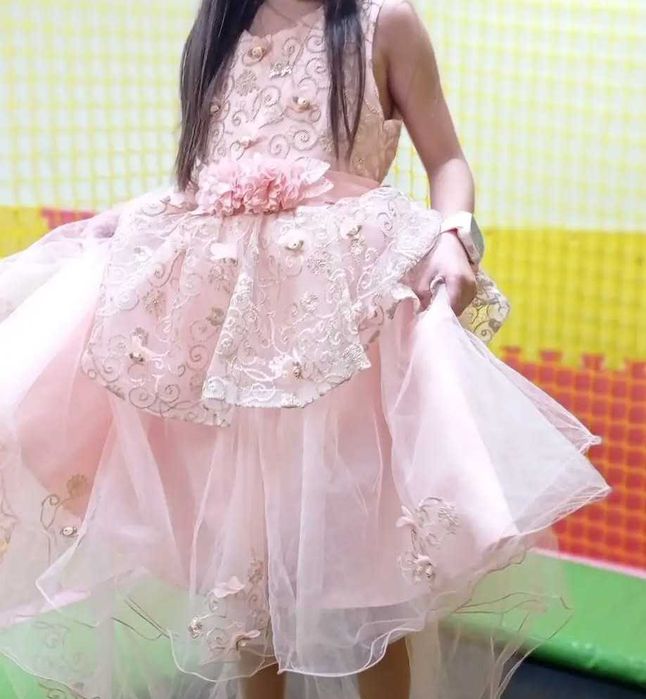 Прекрасна детска рокля за Принцеси