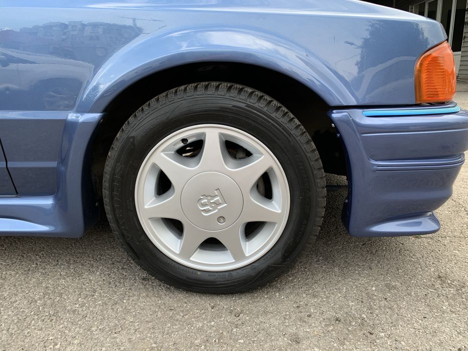 Ретро автомобил Форд Орион РС пакет RS Ford Orion олдтаймер класик XR3