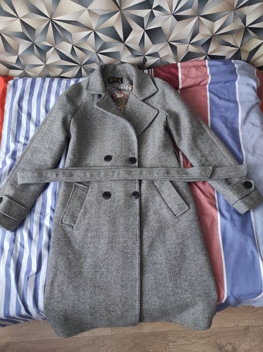 срочно продам пальто, теплое, S