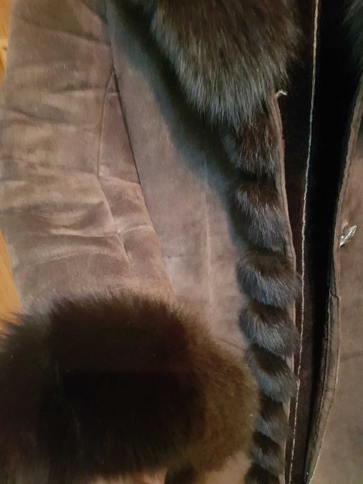 Продаю дублёнку , цвет баклажан