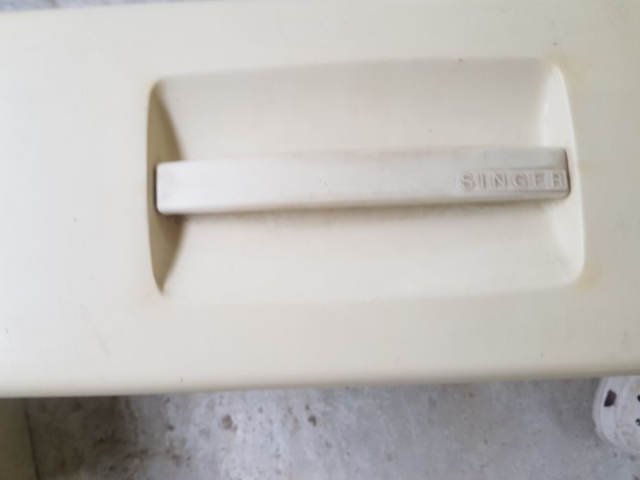 Продавам шевна машина singer