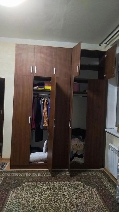 Гардеробли шкаф сотилади, холати аъло дара
