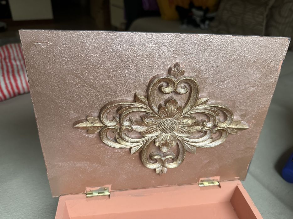 Ръчва декорирана кутия за съхранение