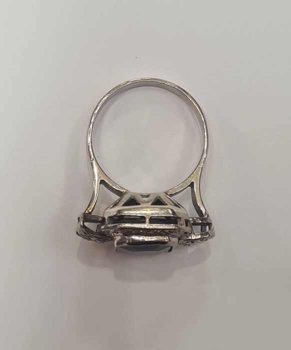 Inel realizat din aur alb 14k, cu safir natural si diamante naturale,