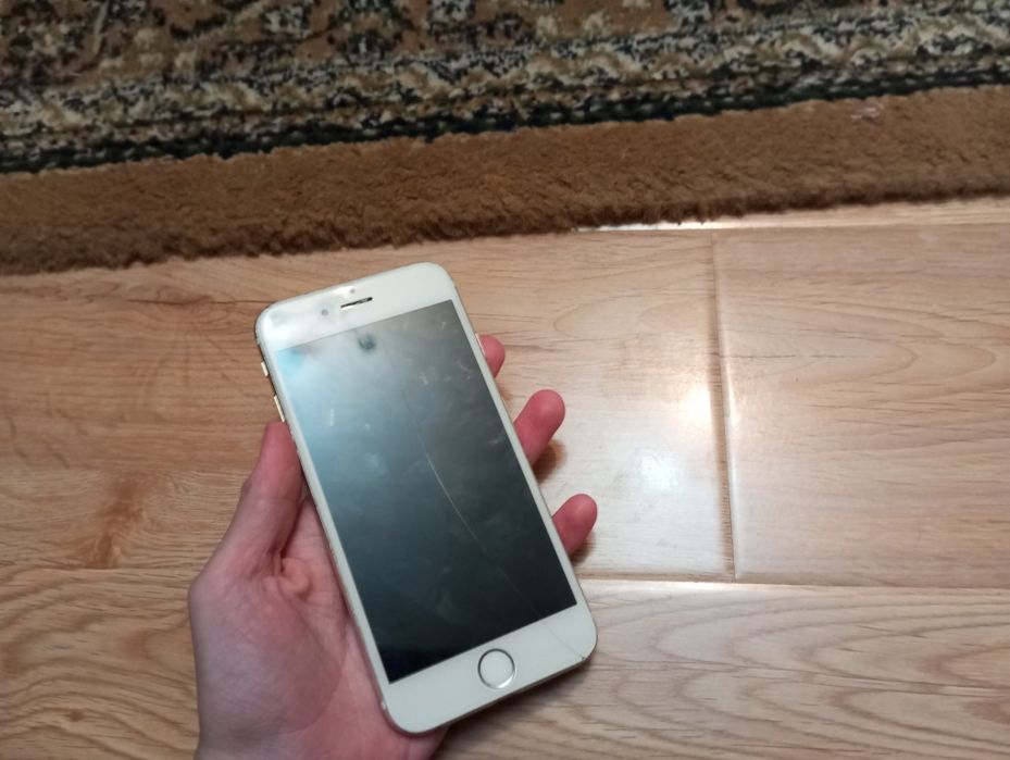 Продам 6 айфон батарейку нужно поменять