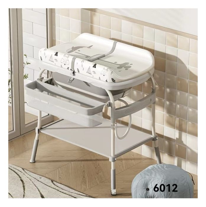 Ванночка с пеленальным столиком