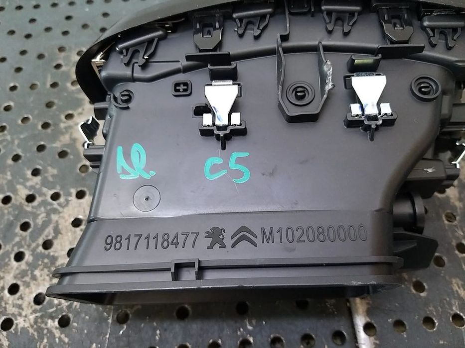 Grila ventilatie bord dreapta citroen c5 aircross 9817118477 m102080000