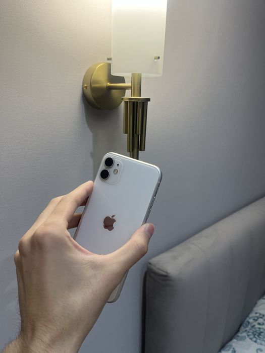 iPhone 11,  белого цвета