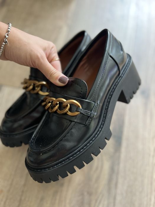 Лоферы от бренда Zara