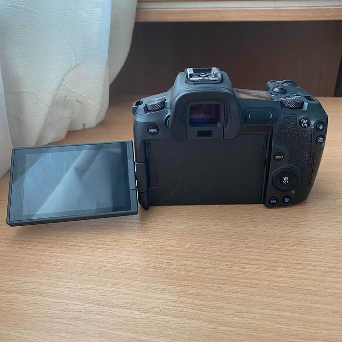 Canon EOS R + обектив Canon RF 24-50mm f/4.5-6.3 IS STM