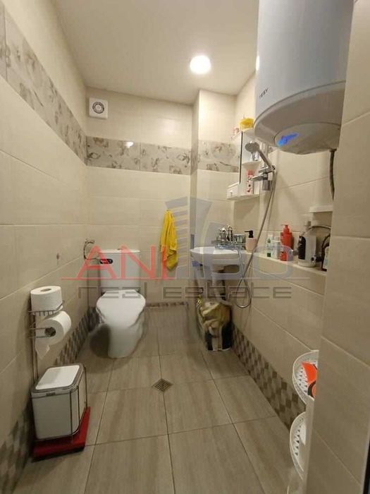 Еднофамилна къща с двор в кв. Галата, гр. Варна